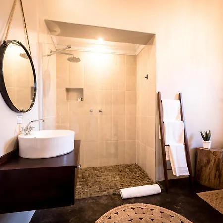 The Hilton Bush Hotel 3*